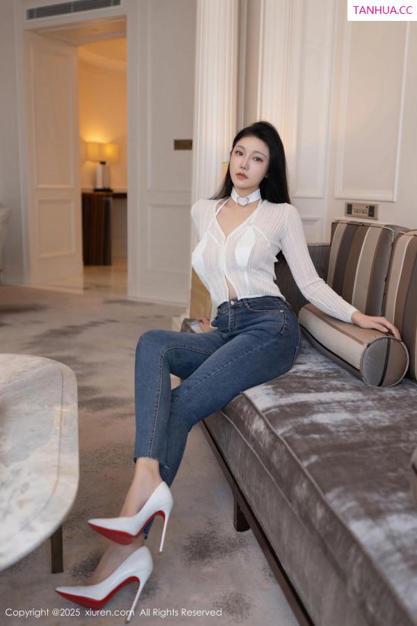 安然Maleah  [XiuRen]高清写真图 2025.02.18 No.9900 安然anran 丝袜美腿第5张图片